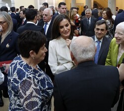 Su Majestad la Reina conversa con los galardonados en los Premios Nacionales del Deporte 2022