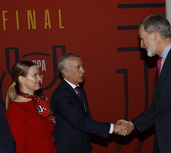 Su Majestad el Rey recibe el saludo del lehendakari del Gobierno Vasco, Íñigo Urkullu