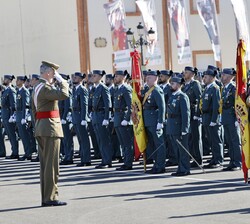 Su Majestad el Rey durante su saludo a la Ensaña Nacional