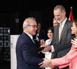 Premio Nacional de Innovación 2023, Modalidad Pequeña y Mediana Empresa Innovadora, MAGAPOR, recoge el premio su director general, Jesús Mena