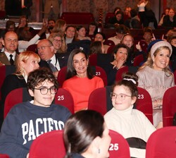 Su Majestad la Reina junto Su Majestad la Reina de Países Bajos durante el desarrollo del coloquio del Spanish Film Festival de Amsterdam ASFF (Festiv