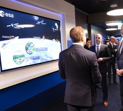 Los Reyes Felipe y Guillermo han visitado el Centro Europeo de Investigación y Tecnología Espacial de la Agencia Europea Espacial (ESA-ESTEC)