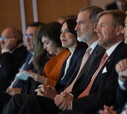 Los Reyes Felipe y Guillermo durante el Foro Empresarial entre España y Países Bajos