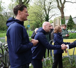 Recibimiento de los Reyes Don Felipe y Guillermo por el staff de la Fundación Cruyff