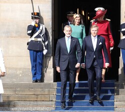 Sus Majestades los Reyes y Sus Majestades los Reyes de los Países Bajos en el Palacio Real de Ámsterdam