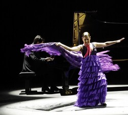 Vista del escenario durante la actuación de la bailaora Sara Baras y el pianista Lang Lang