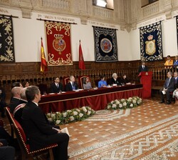 Sus Majestades los Reyes durante la intervención del ministro de Cultura, Ernest Urtasun