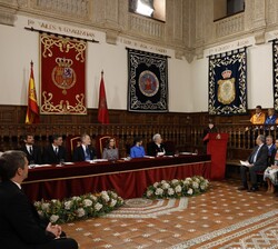Don Felipe y Doña Letizia durante la intervención de la directora general del Libro, del Cómic y de la Lectura, María José Gálvez