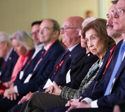 Su Majestad la Reina Doña Sofía durante las ponencias