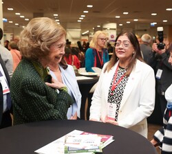 Su Majestad la Reina Doña Sofía durante el encuentro con los congresistas