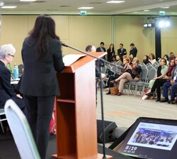 Doña Sofía durante la ponencia