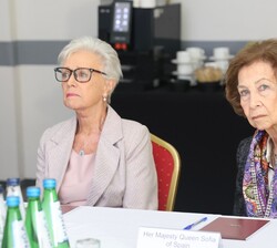 Doña Sofía junto a SAR. Muna Al Hussein durante el encuentro