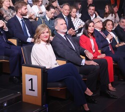 Sus Majestades los Reyes en el Salón Goyeneche del Comité Olímpico Español