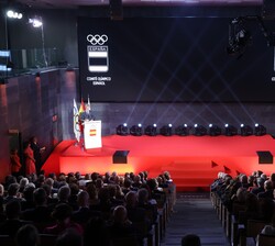 Vista general del Salón Goyeneche del Comité Olímpico Español durante las palabras que pronunció Su Majestad el Rey