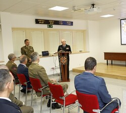 Su Majestad el Rey durante la intervención del almirante general, Jefe de Estado Mayor de la Defensa, Teodoro E. López Calderón