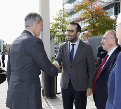 Su Majestad el Rey es recibido por el ministro de Economía, Comercio y Empresa Carlos Cuerpo