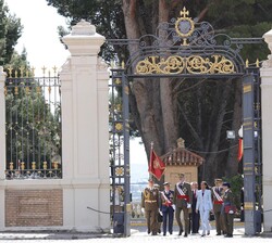 Los Ryes acceden al Patio de Armas de la Academia General Militar