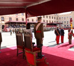 Sus Majestades ocupan en la Tribuna Real desde donde presiden el acto