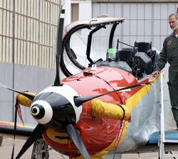 Su Majestad el Rey durante su visita a las instalaciones de la Academia General del Aire