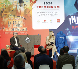 Entrevista a los premiados Pedro Caldas y David Lozano por la maestra de ceremonias, María Gómez 