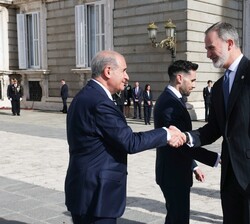 Su Majestad el Rey recibe el saludo del director general de la Policía, Francisco José Pardo