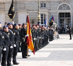Su Majestad el Rey pasa revista a una formación de la Policía Nacional