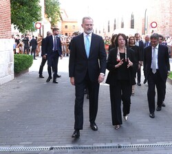 Su Majestad el Rey accede al Parador de Alcalá de Henares