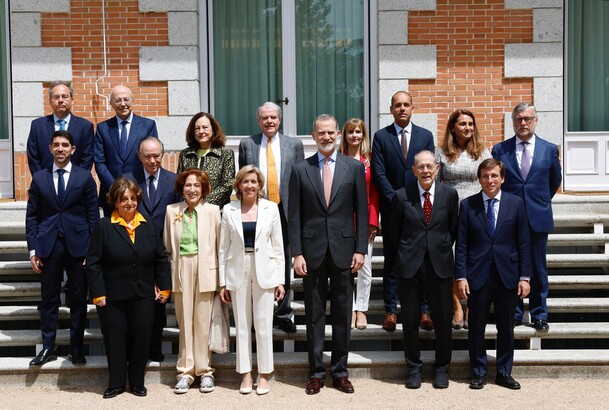 Su Majestad el Rey junto al Consejo de Administración de Patrimonio Nacional