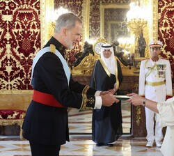 Su Majestad el Rey recibe en el Palacio Real de Madrid las Cartas Credenciales de la embajadora del Reino de Arabia Saudí, S. A. la Princesa Haifa Bin