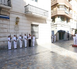Su Majestad el Rey recibido con Honores a su llegada al Cuartel General de la Fuerza de Acción Marítima