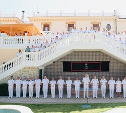 Su Majestad el Rey con la dotación del Cuartel General de la Fuerza de Acción Marítima