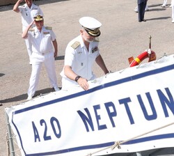 Su Majestad el Rey embarca en el Buque de Salvamento y Rescate (BSR) “Neptuno” (A-20)