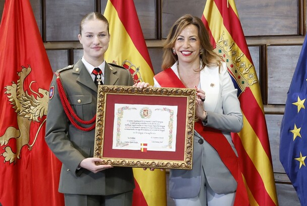 Su Alteza Real la Princesa de Asturias junto a la alcaldesa de Zaragoza, tras recibir el título de hija adoptiva de Zaragoza