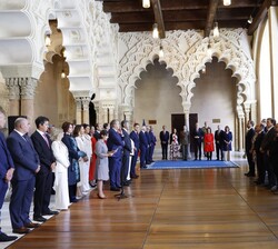 Lectura del acuerdo de concesión de la Medalla de las Cortes de Aragón por Carmen Rubio, letrada mayor de las Cortes de Aragón