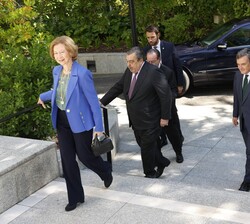 Doña Sofía accede al interior de la Fundación Ramón Areces