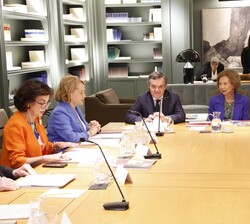 Doña Sofía, en el transcurso de la reunión