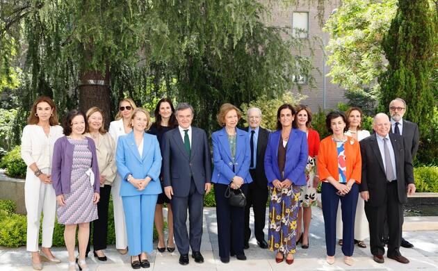 Su Majestad la Reina Doña Sofía junto a los miembros del Patronato del Queen Sofía Spanish Institute, miembros del Comité Cultural y miembros del Comi