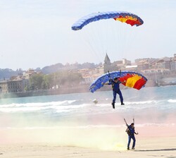 Demostración paracaidista a cargado del Ejército del Aire y del Espacio