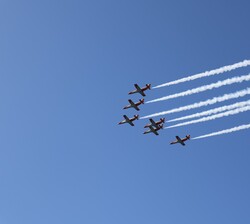 La Patrulla Águila al inicio de su exhibición