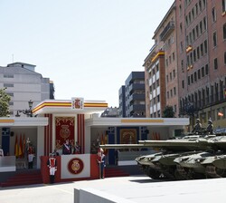 Una Unidad mecanizada / acorazada durante el desfile del escalón motorizado