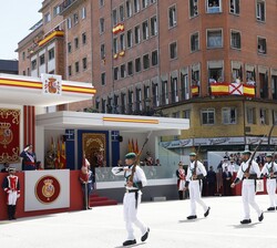 La Escuadra de Gastadores del Batallón de Infantería Protegido “Toledo” II/3 a su paso frente a la Tribuna Real