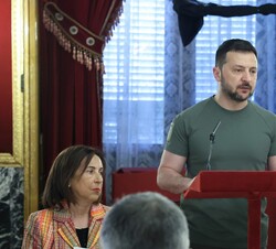 El Presidente de Ucrania, Volodymyr Zelenskyy durante su intervención