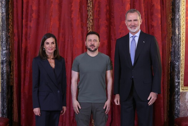 Sus Majestades los Reyes con el Presidente de Ucrania, Volodymyr Zelenskyy