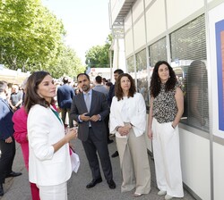 Doña Letizia visita el puesto de Otra Feria Posible - Oficinas de la Feria