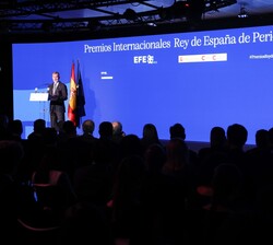 Su Majestad el Rey dirige unas palabras a los asistentes