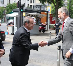 Su Majestad el Rey recibe el saludo del secretario general Iberoamericano, Andrés Allamand