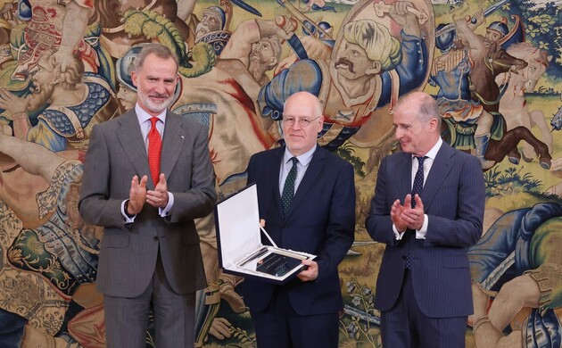 Don Felipe, junto a Jordi Canal, premiado en la XXXIV edición
