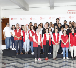 Fotografía de grupo con el personal de la oficina de Cooperación Española en Guatemala