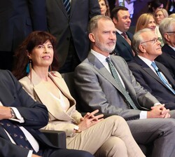 Don Felipe en la primera fila de asientos