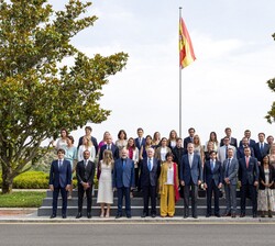 Su Majestad el Rey junto a la representación de los participantes en el “South Summit 2024” asistente a la audiencia